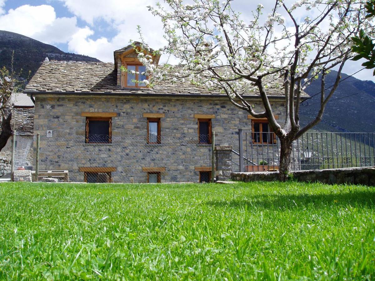 Casa Ortiz Apartment Nerin Bagian luar foto